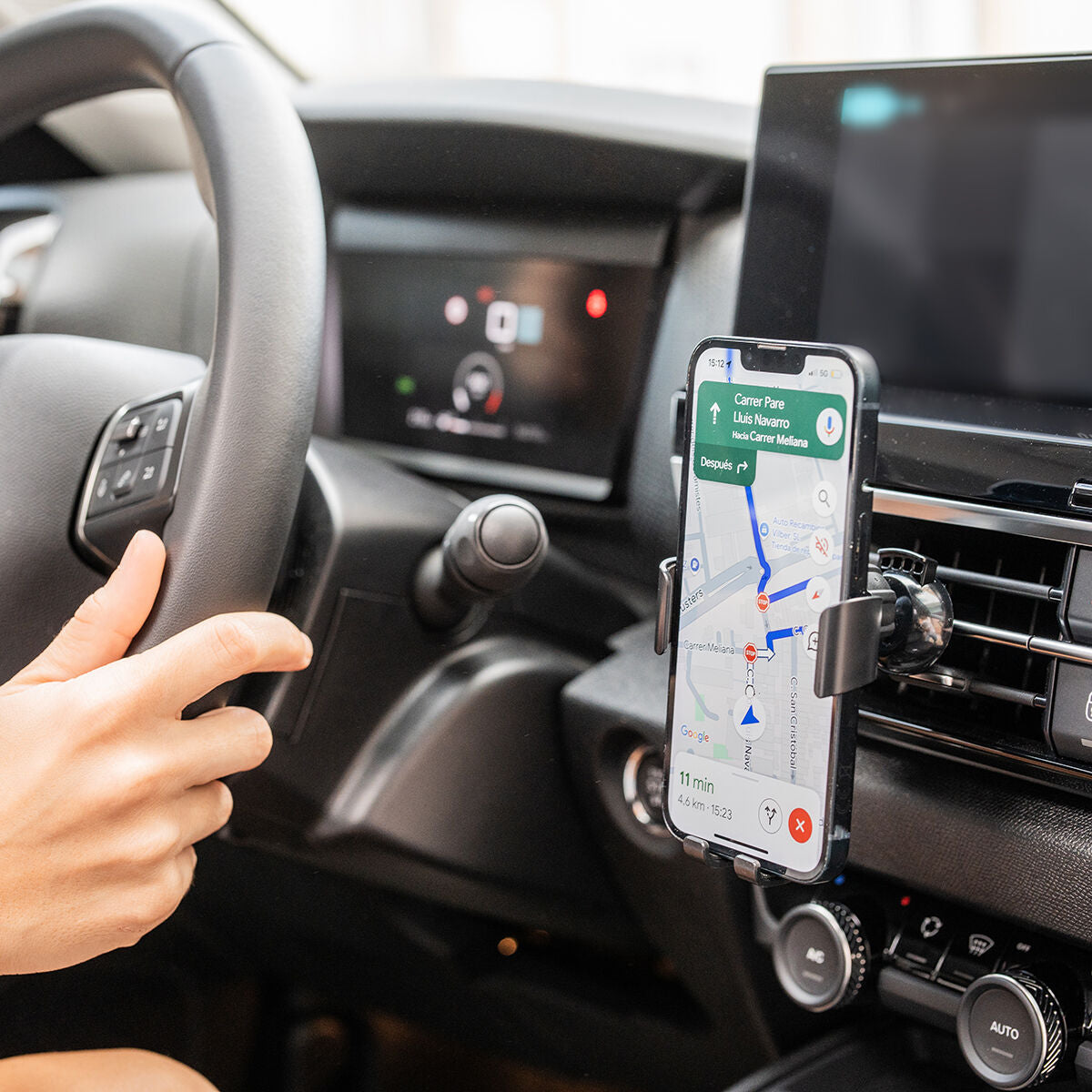 15W Wireless Fast-Charge Car Phone Holder Chakar